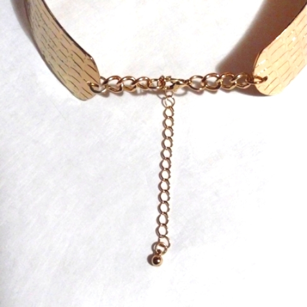 LARGE GOLD-TONE TORQUE HAMMERED-STYLE COLLAR ADJUSTABLE 14- 18.5" NECKLACE - Picture 8 of 11